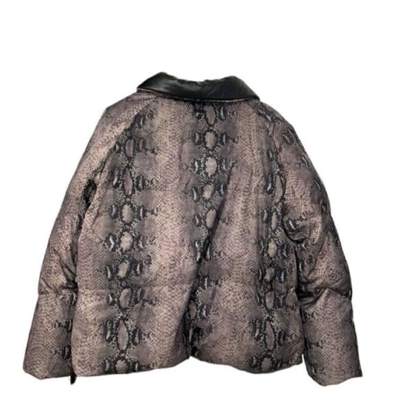 BLANK NYC Reversible Brown & Black Puffer
Coat/Jacket(Size Large) - Picture 6 of 10